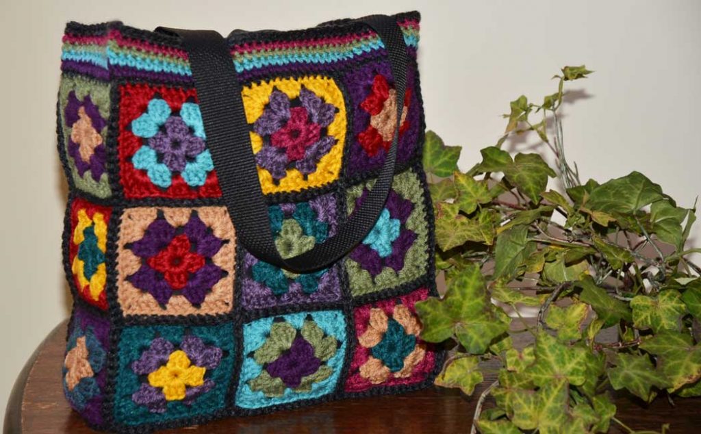 Super Elegant Crochet Granny Square Bag | How to crochet granny square tote  bag | tote bag, granny square, bag | For you all who love Crochet Granny  Square 😍🥰 | By ViVi Berry CrochetFacebook