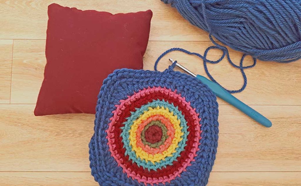 how to make a square crocheted pincushion pillow.