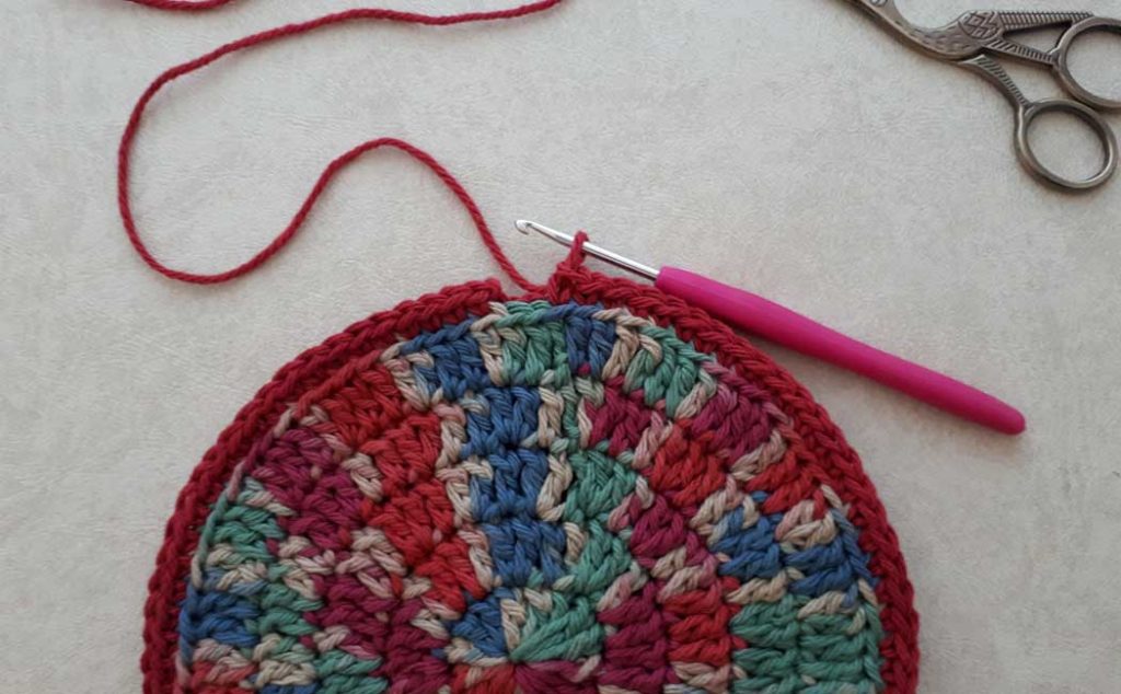 how to crochet a hot pad with two round motifs