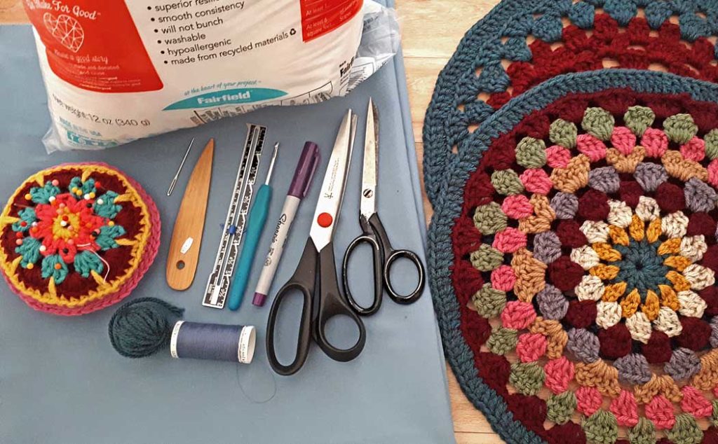 how to make a round crocheted pillow supply list