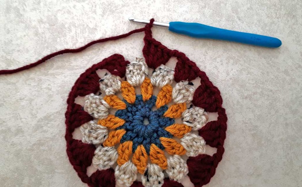 how to crochet a round granny square