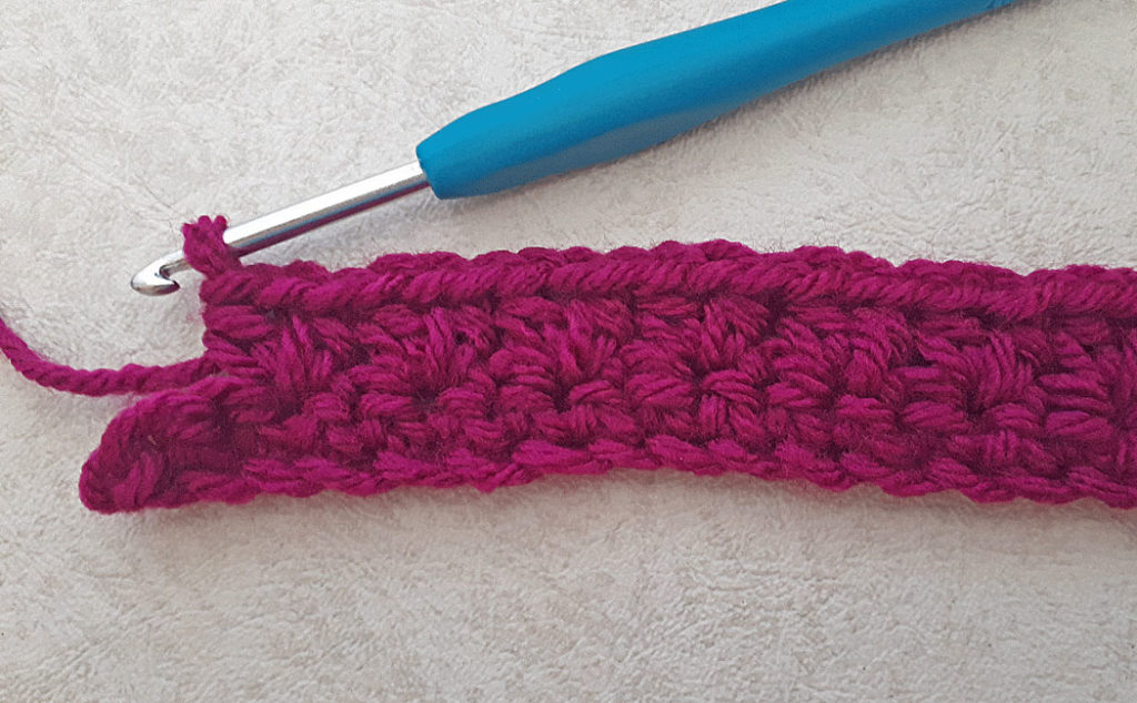 super easy crocheted scarf for beginners row 2