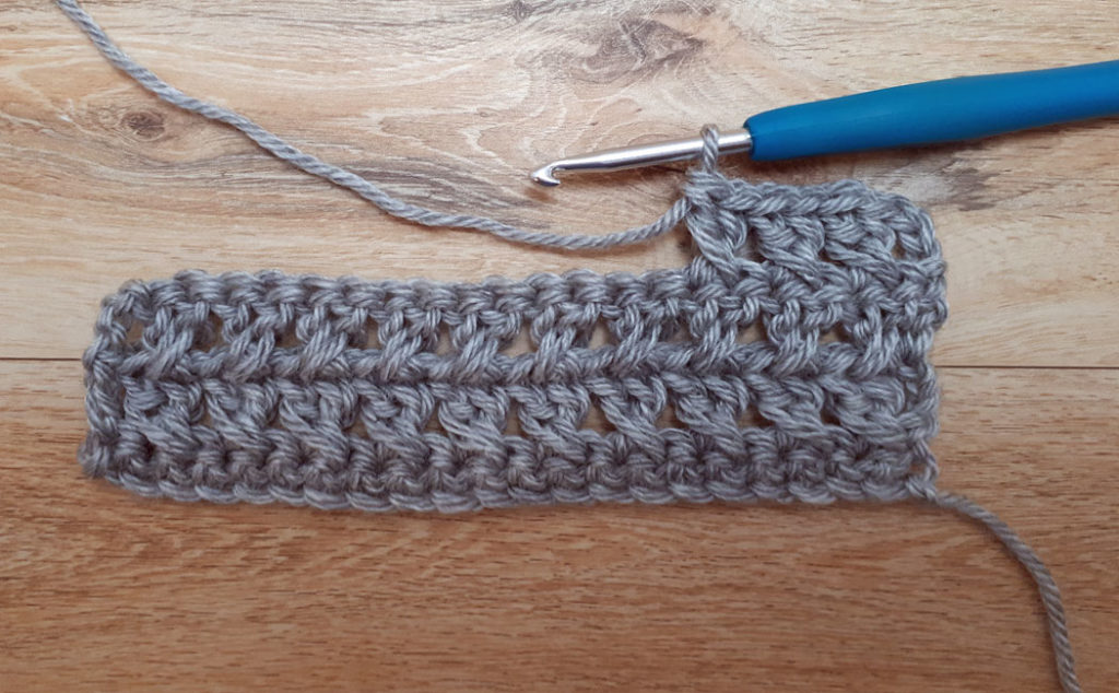 easy crocheted scarf row four