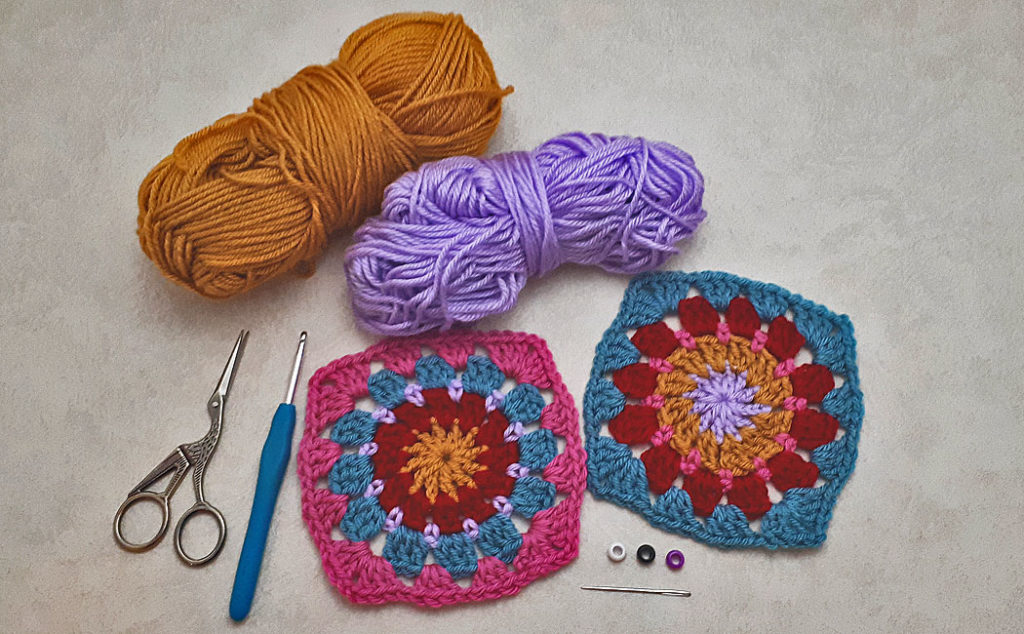 how to crochet a granny square pouch supplies
