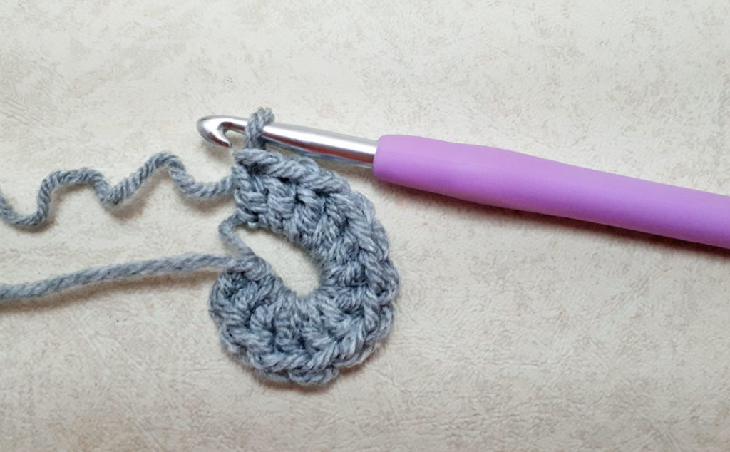 Super easy crocheted beanie round one