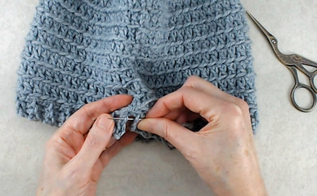 Super easy crocheted beanie brim seam